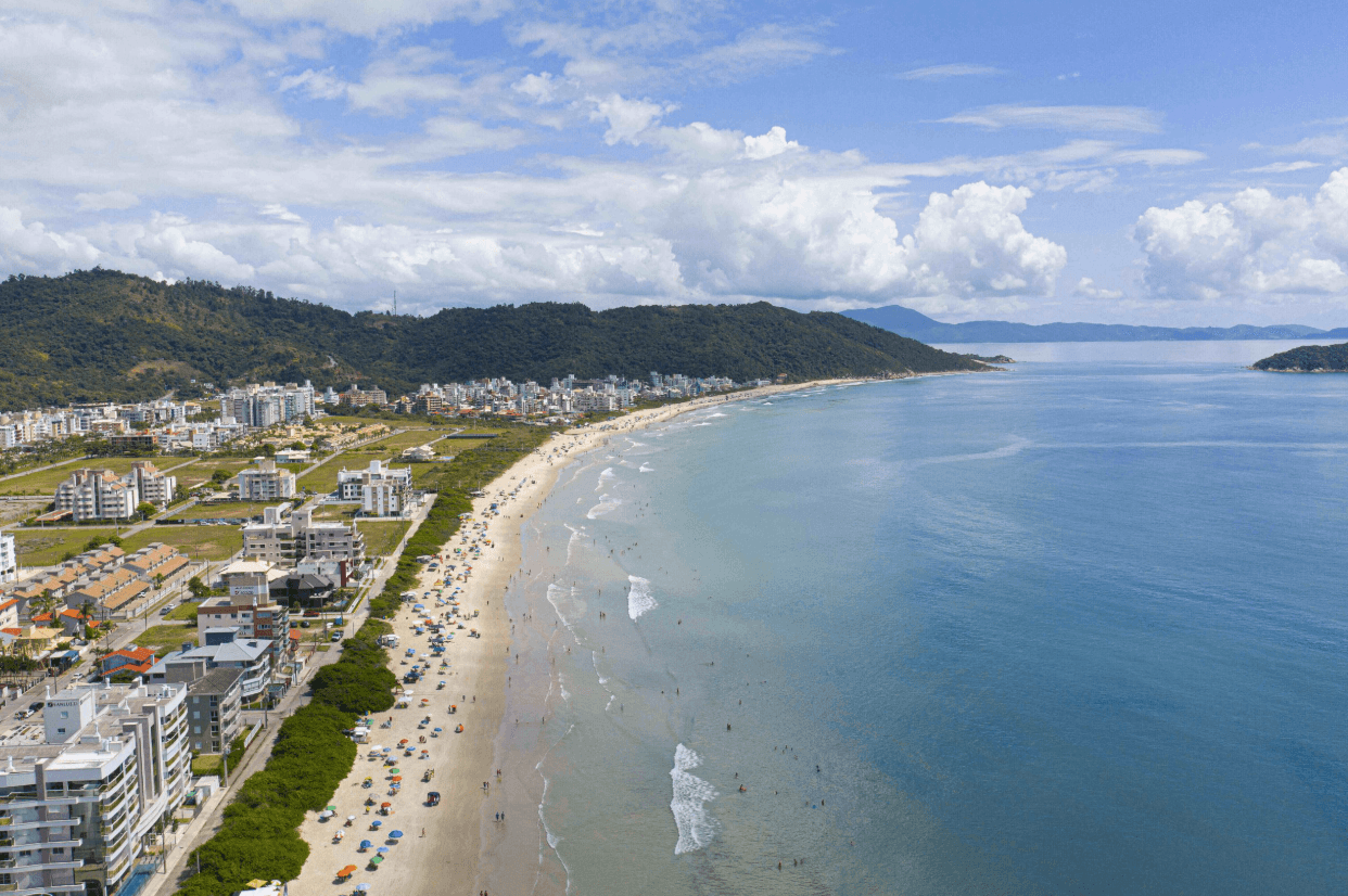 Águas de Padrão Internacional: Navegando pela Praia e Ilha de Palmas