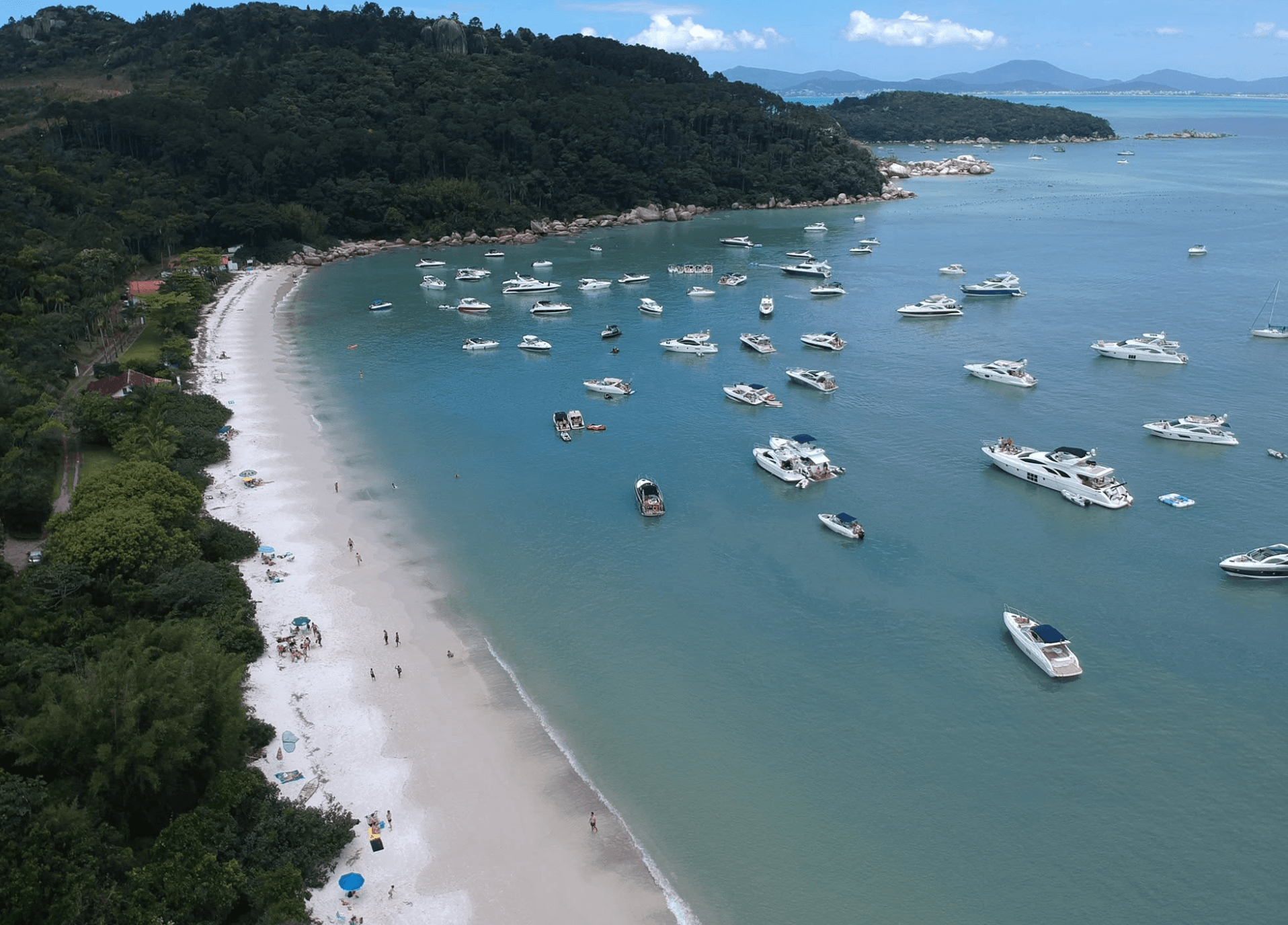O Refúgio Exclusivo dos Barcos: A Magia da Praia do Tinguá